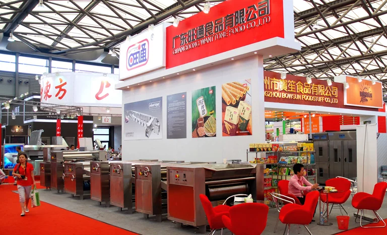 Wanttone biscuit equipment displayed at a red-and-white exhibition stand