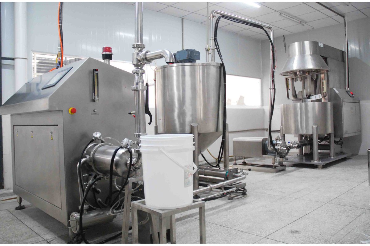 Installed cake-line aeration unit, holding tank, transfer pipework and mixer